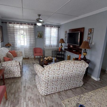 Carmen Apartment Μπριτζτάουν Εξωτερικό φωτογραφία
