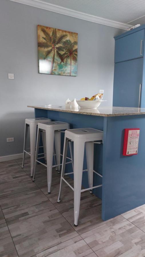 Carmen Apartment Μπριτζτάουν Εξωτερικό φωτογραφία