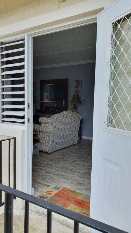 Carmen Apartment Μπριτζτάουν Εξωτερικό φωτογραφία